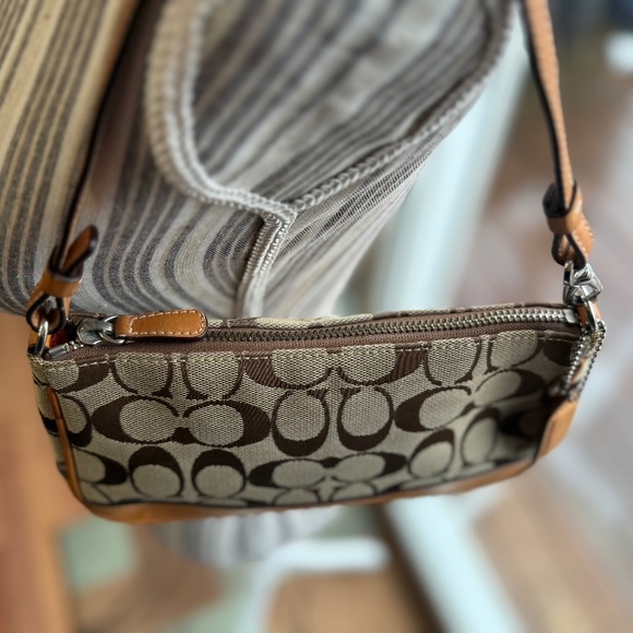 Coach Bag - Picture 5 of 12